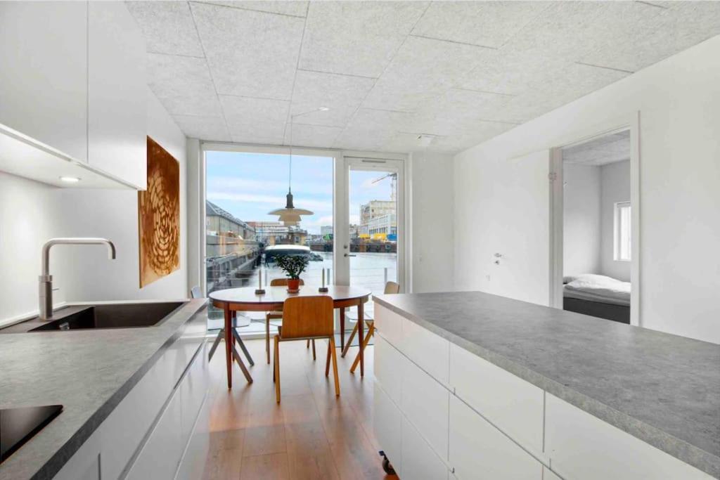 Modern Houseboat - Downtown Leilighet *